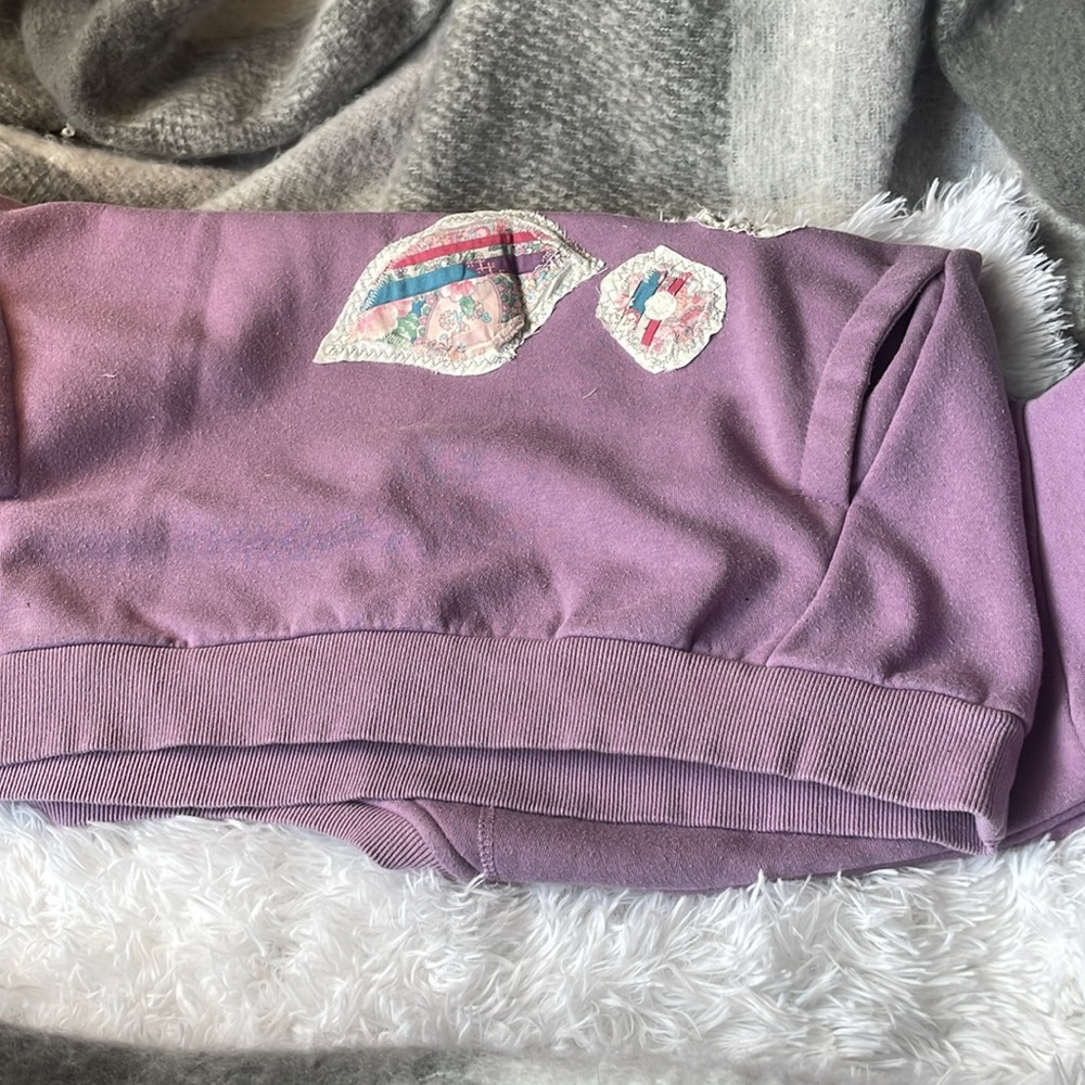 Purple Sweatshirt With Patchwork Design - image 4